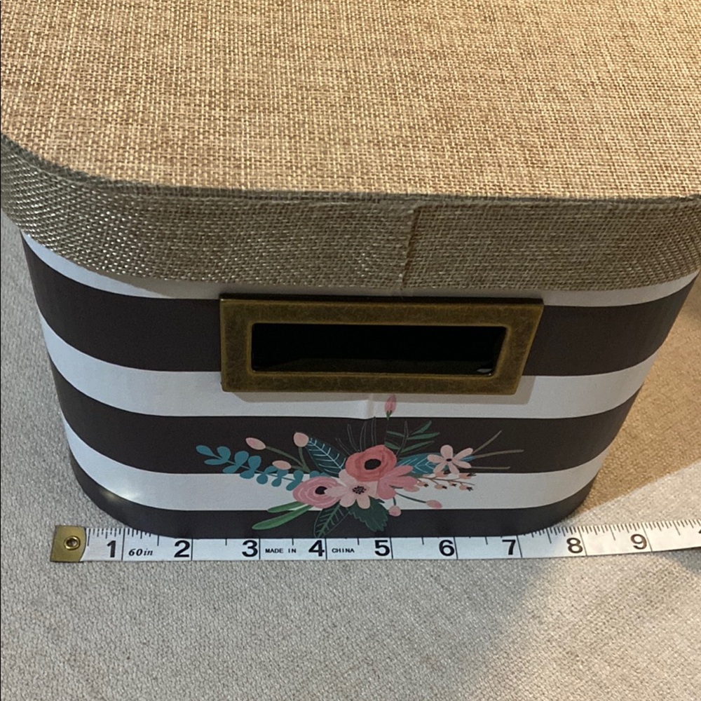 Striped Decorative Storage Box with Floral Heart Design and Lid. - Picture 4 of 8